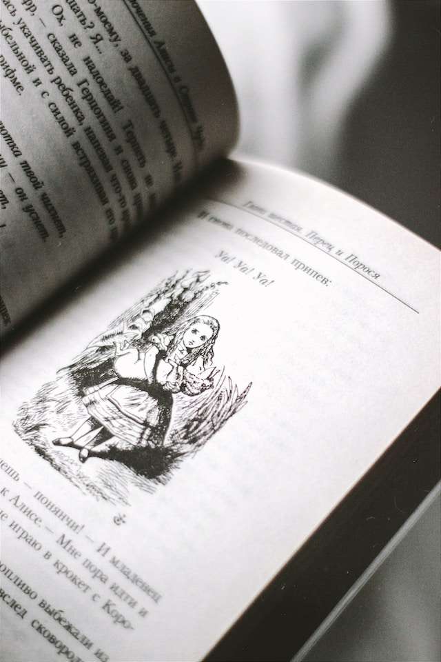 alice in wonderland book