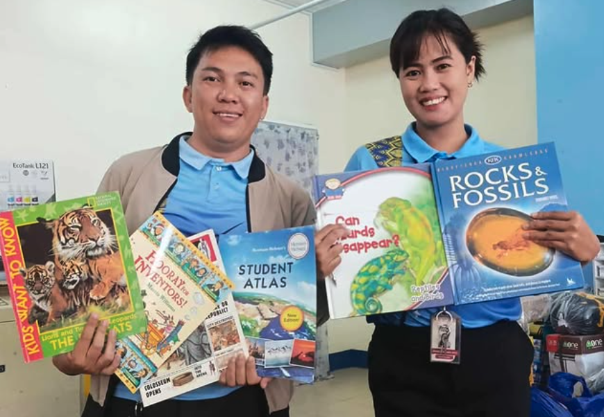 DARIEN BOOK AID