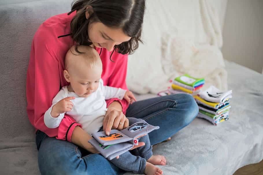 reading aloud strengthens the parent-child bond